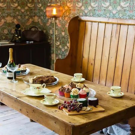 Skeldale House 'all Creatures Great & Small' Luxury & In Askrigg, Yorkshire Dales Askrigg
