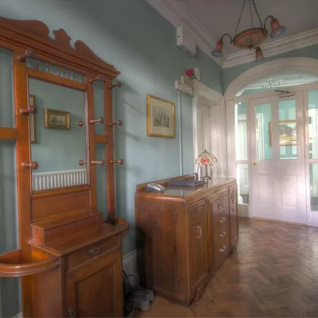 Aparthotel Skeldale House